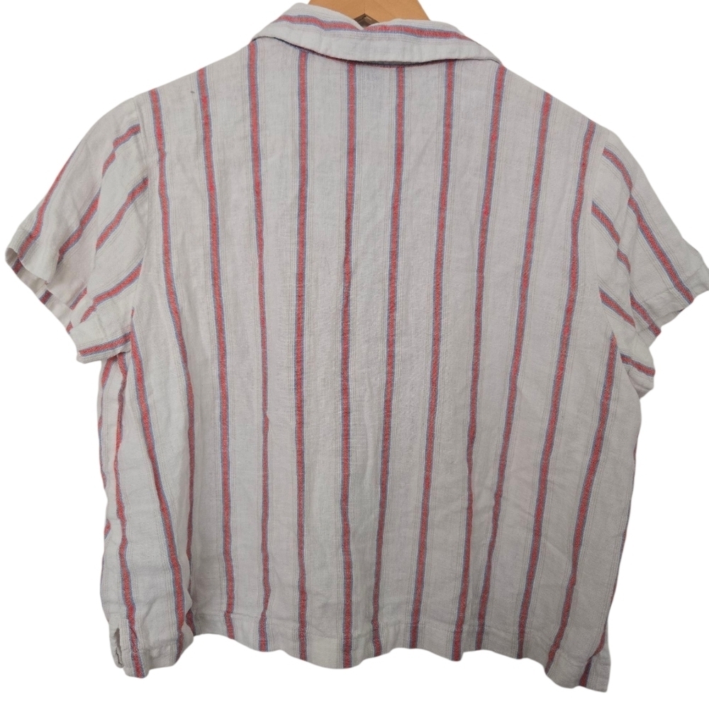 Universal Thread Red and White Striped Button-Down Cropped Shirt Size Small - Picture 3 of 3